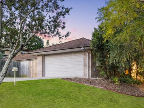 Riverview House | 4 bedrooms with queen sized bed each room