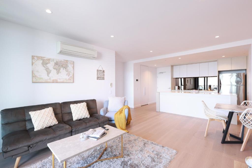 Docklands Apartment | 44D Stunning Ocean view 3Bedroom Abnb Apartment with Free parking