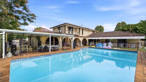 Robertson House | 4BR big family house with huge pool