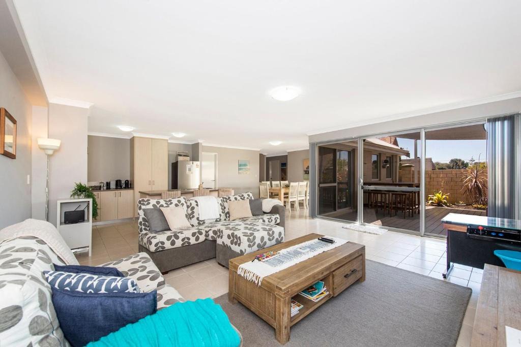 Geographe House | 4Shore with Wifi