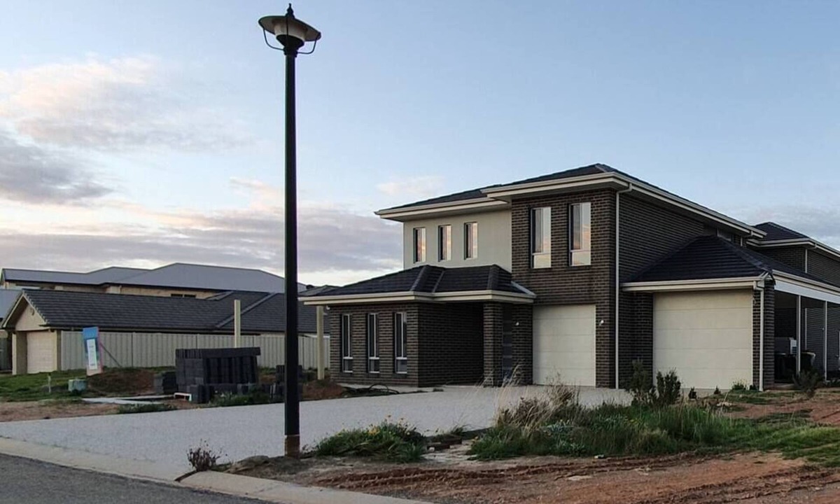 Wallaroo House | 5 bedroom home on the marina with private pontoon