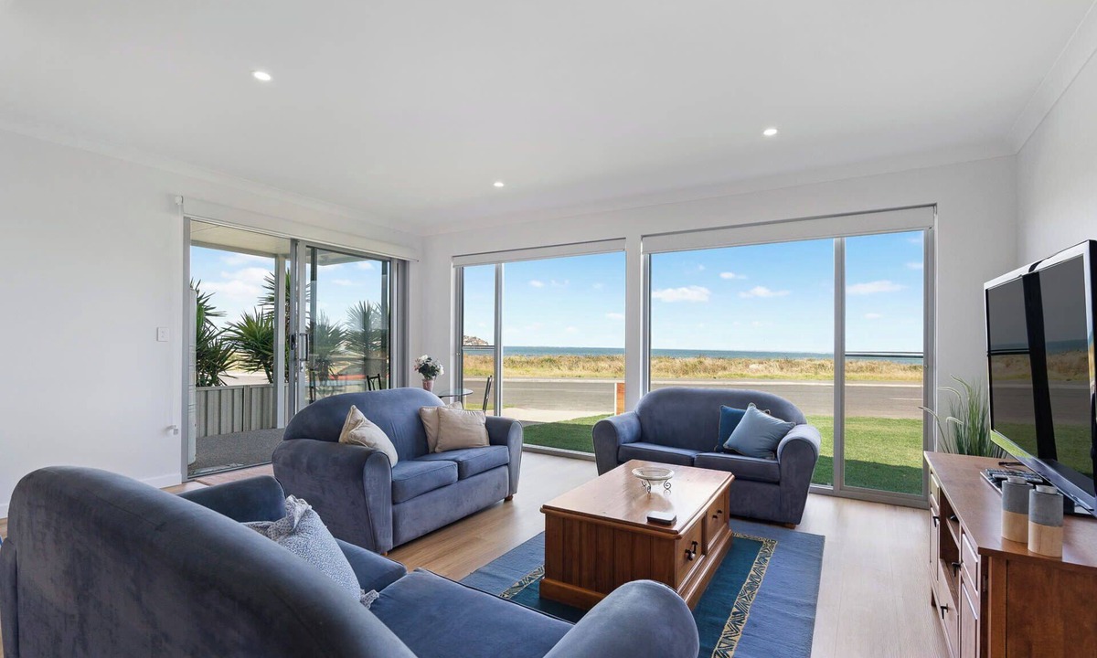 Victor Harbor House | 52 Esplanade - Seafront House in Central Location - *Ground Floor Only*
