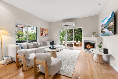 Bondi Beach Apartment | 5BR Sunny Bondi Home Steps to Beach for 13