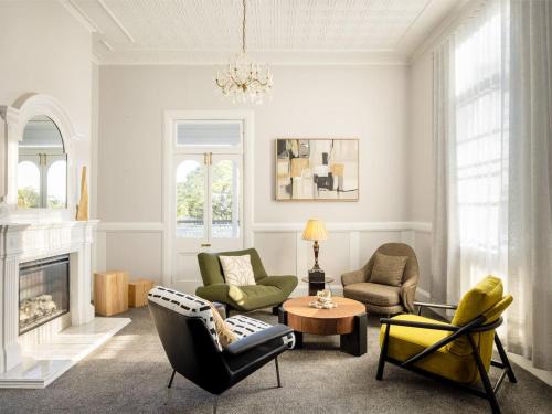 Hamilton House | 6mil LUXE Hilltop 6 Bedroom Heritage Mansion