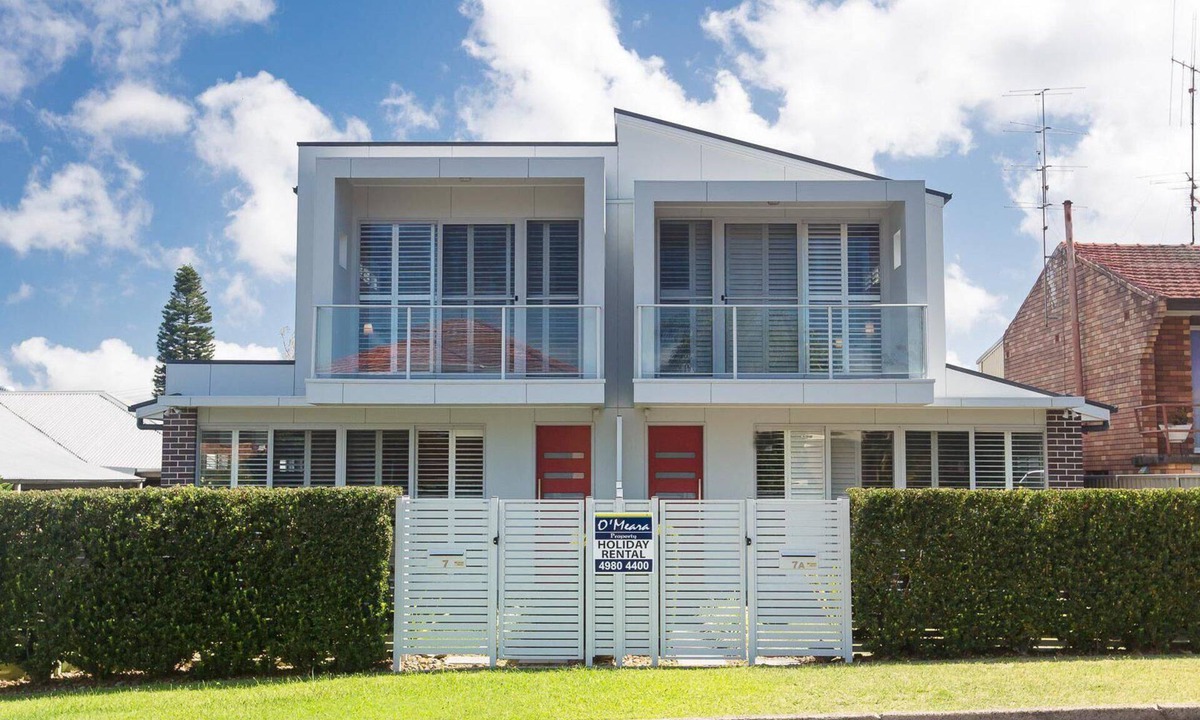 Corlette House | 7a Judith Street - stunning duplex with ducted air conditioning