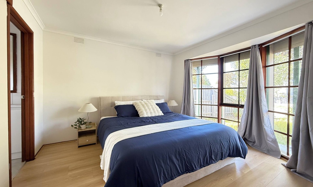 Frankston House | 8 BR Retreat - 2 Full Houses on Property