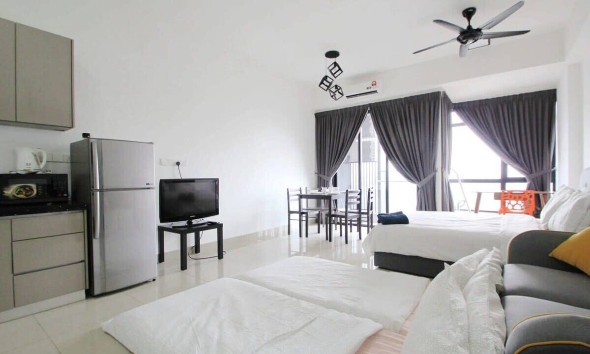 Shah Alam Apartment | A Lovely, Utropolis Studio Near KDU, FREE Parking