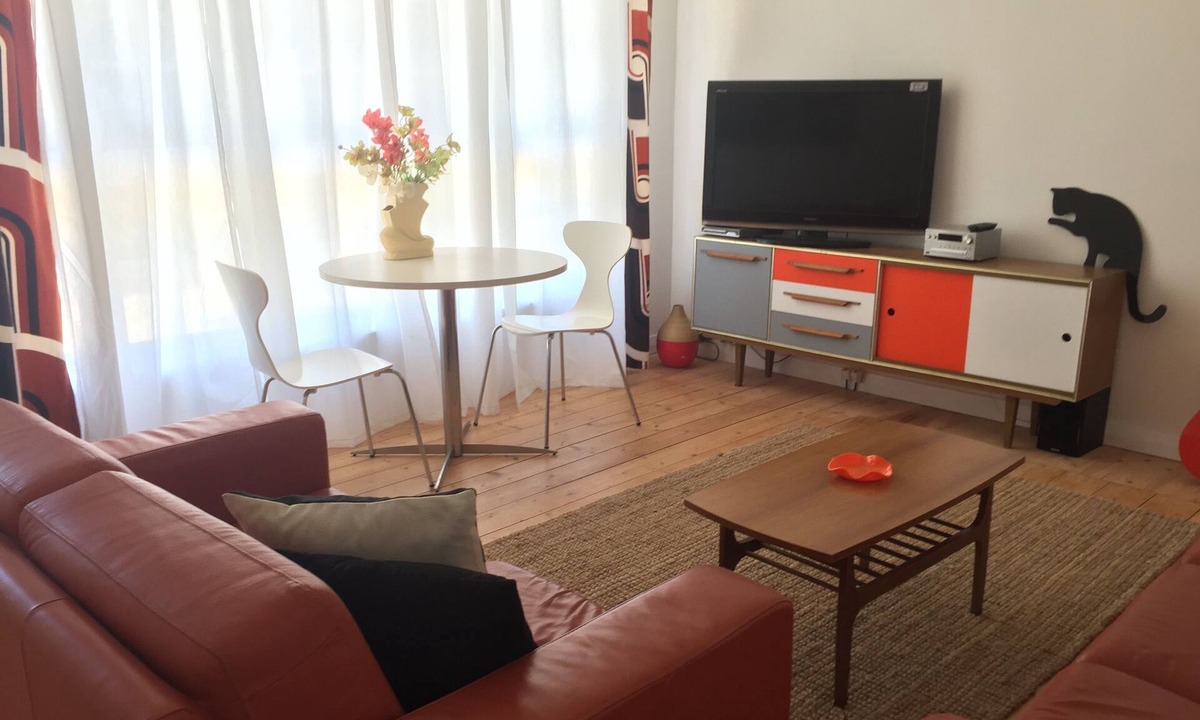 Greenways Landing House | A Modern/Retro styled home with a fun black Cat theme.