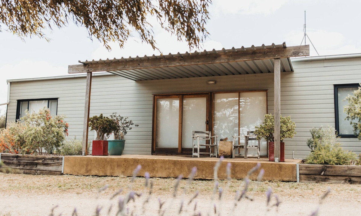 Spring Farm House | A tranquil 40 acre olive grove, comfort inside, fire pit & hot tub outside