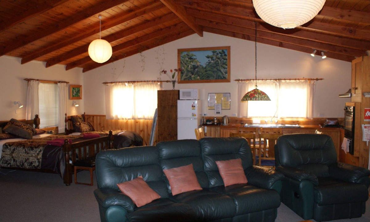 Promised Land Cottage | AAA Granary Accommodation
