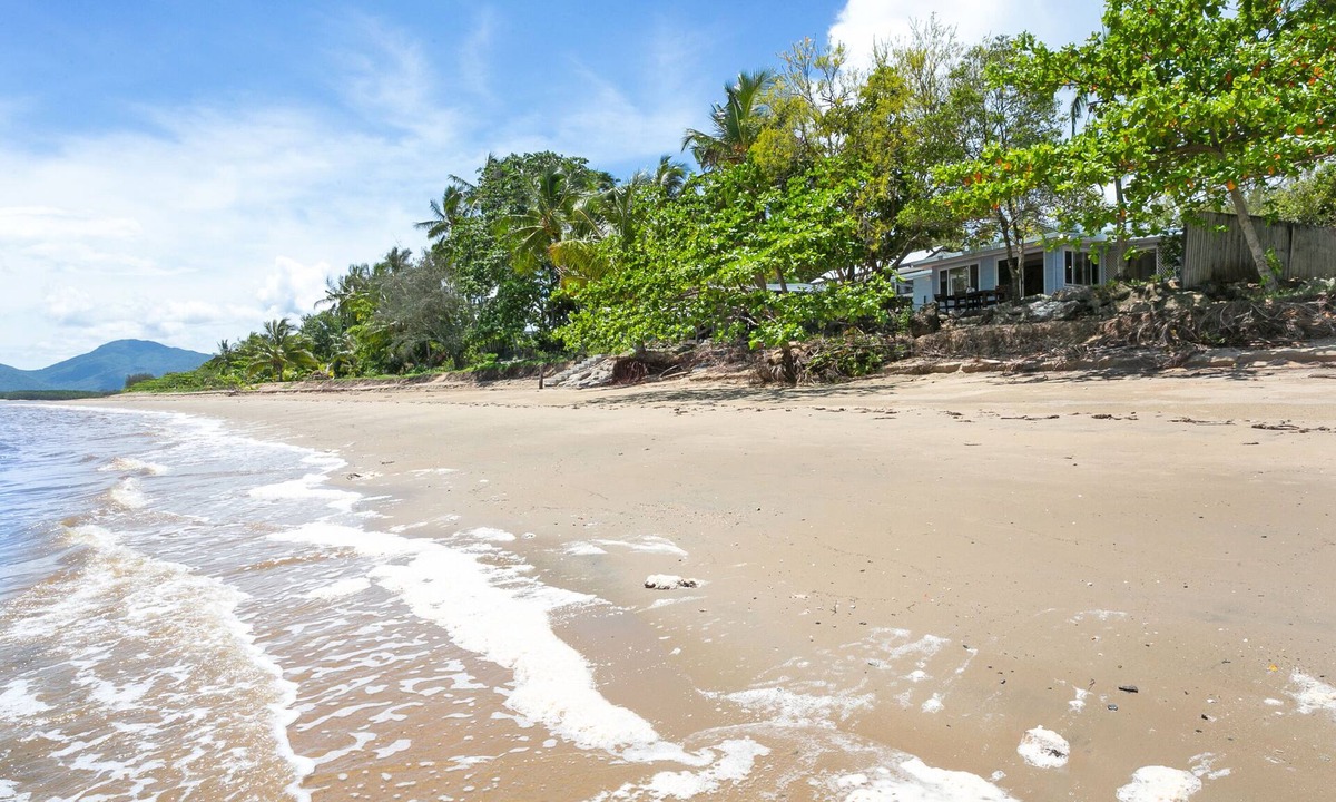 Machans Beach House | ABSOLUTE BEACHFRONT RIGHT AT YOUR DOORSTEP! Beach house on Cinderella