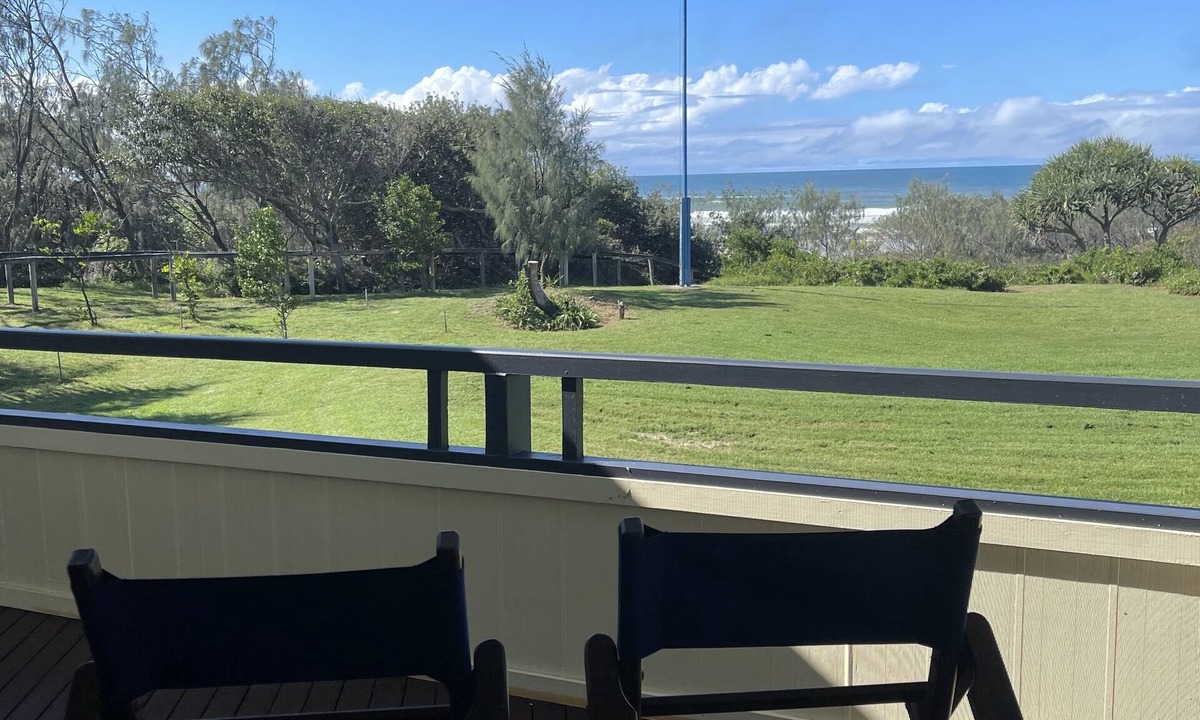 Eurong House | Absolute Beachfront 3 BR + Pool Kgari (Fraser Is)