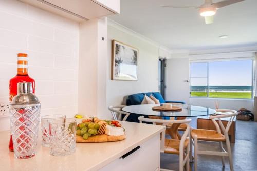 North Creek Apartment | Absolute Beachfront Apartment 3B