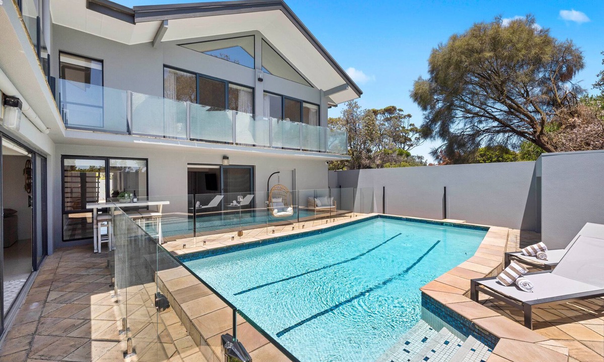 Rosebud House | Absolute Beachfront - Luxury Accommodation in Rosebud