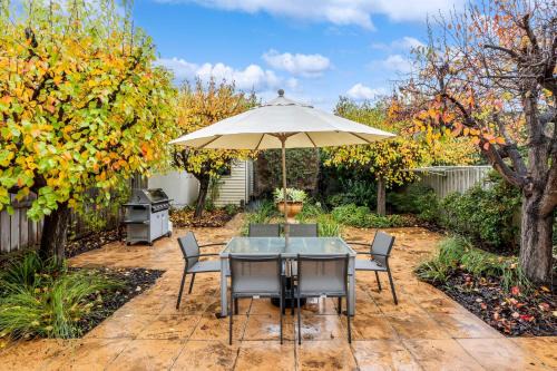 Torquay House | Absolute Beachfront Retreat on The Esplanade