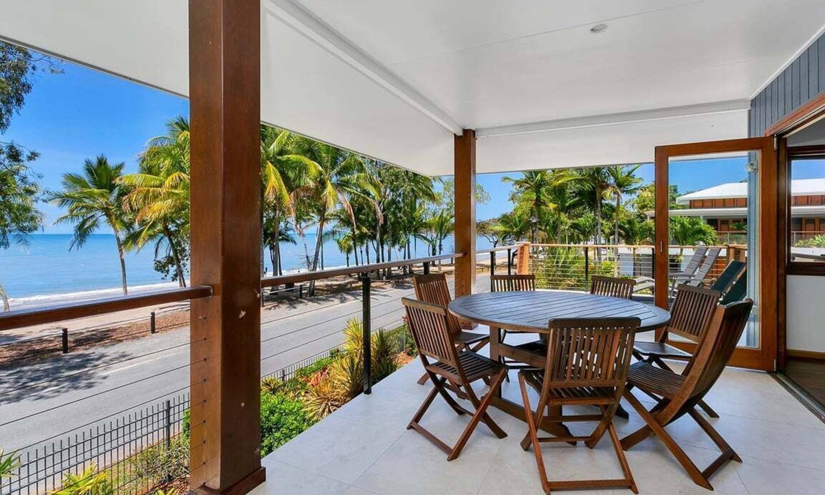 Clifton Beach House | Absolute Luxury Beachfront Holiday House