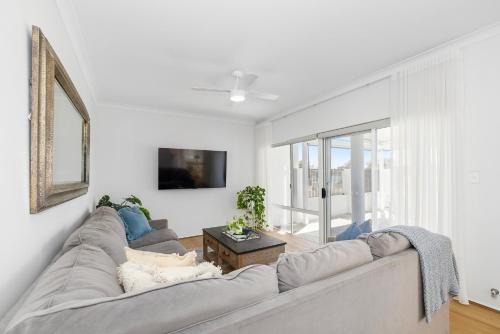 Mount Pleasant House | Absolute Riverfront Retreat Swan River Views