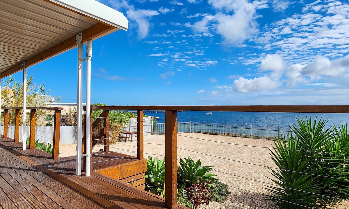 Ripon House | Absolute Waterfront 2 bedroom Holiday Home
