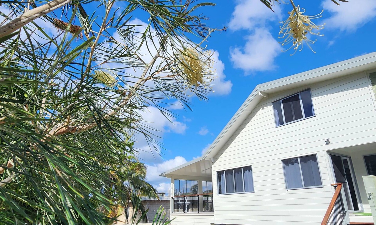 Happy Valley House | “Acacia” is a modern, spacious 4 bedroom residence with fabulous ocean views.