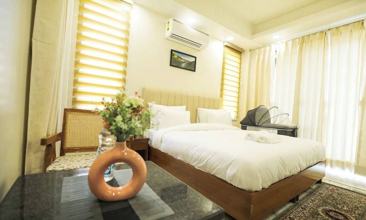 Sushant Lok Apartment | Accessible Luxury Apt near Cyber Hub