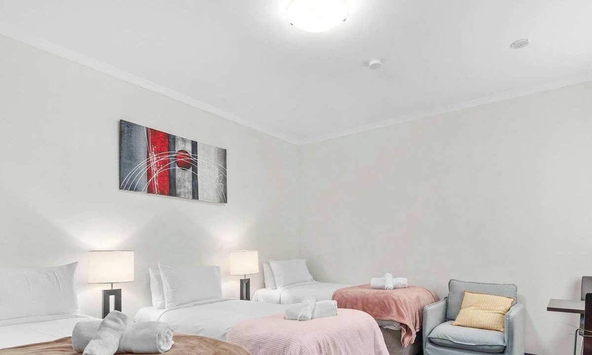 Adelaide Central Business District Apartment | Adelaide City Gem: CBD Retreat with Triple Singles