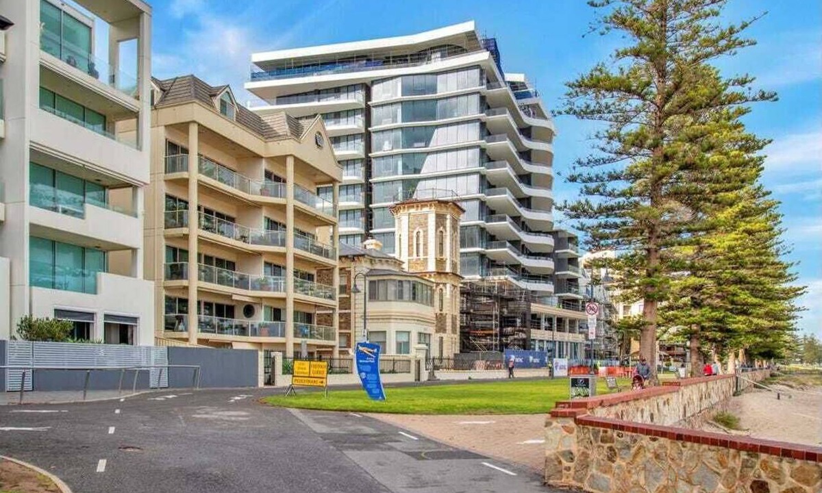 Glenelg Apartment | Adelaide's Seaside Location - Glenelg Beach: Seafield Apartment No. 2, First-floor, Beach facing