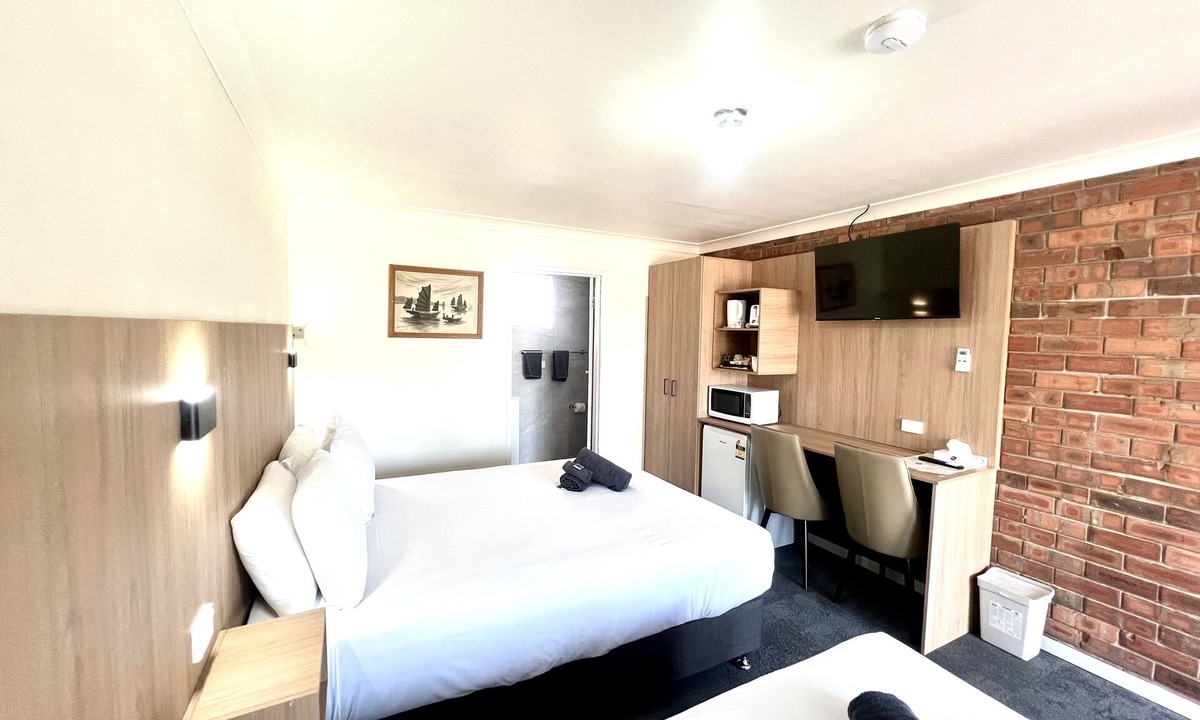 Forbes Hotel | Adrian Motel