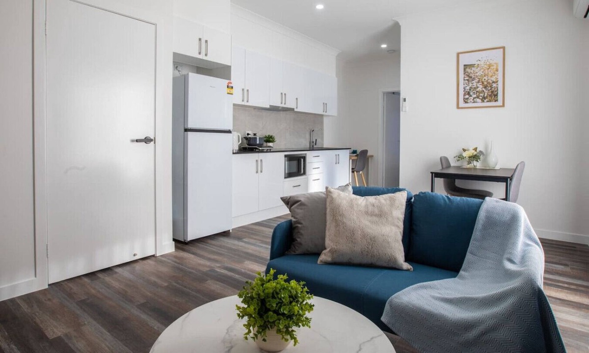 Oxley House | Affordable Private 1BR | Parking A/C Near Train