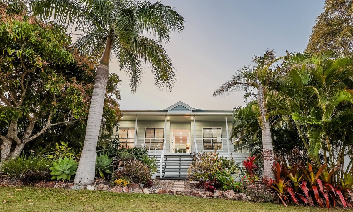 Agnes Water House | Agnes Bliss Luxe 4BDR Coastal Retreat in Central Agnes Water Walk Everywhere