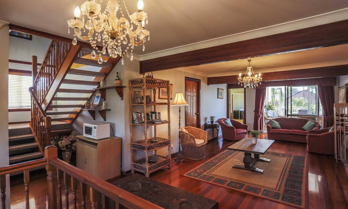 Redcliffe Bed & Breakfast | Ainslie Manor Guests House