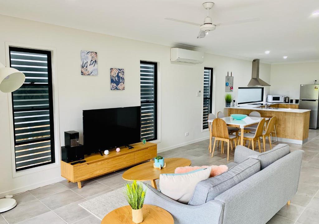 Airlie Beach House | Airlie Beach Delight Hop skip jump to everything