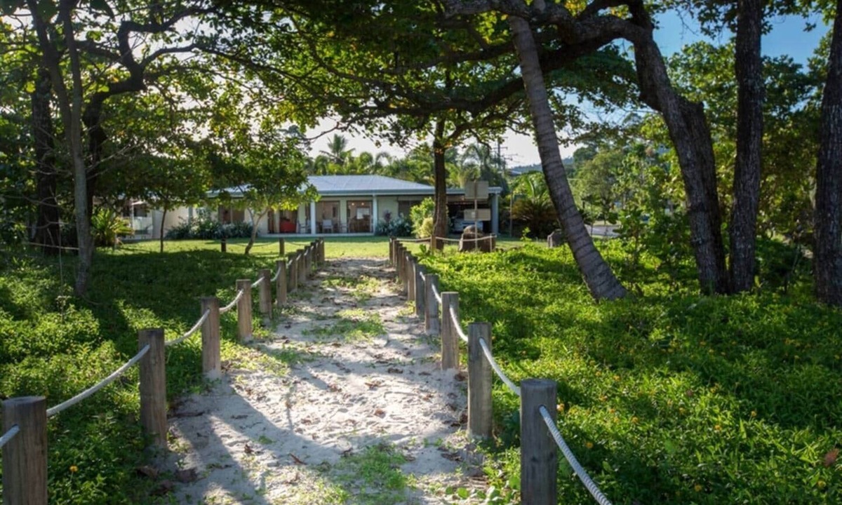 Mission Beach House | Alani - Absolute Beachfront