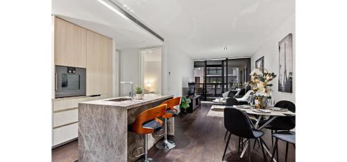 Melbourne Apartment | Albert Park Ultra Luxe Retreat With Pool Gym Parking