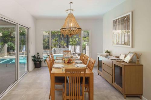 Alexandra Headland House | Alex Beachside Getaway - Sand & Surf