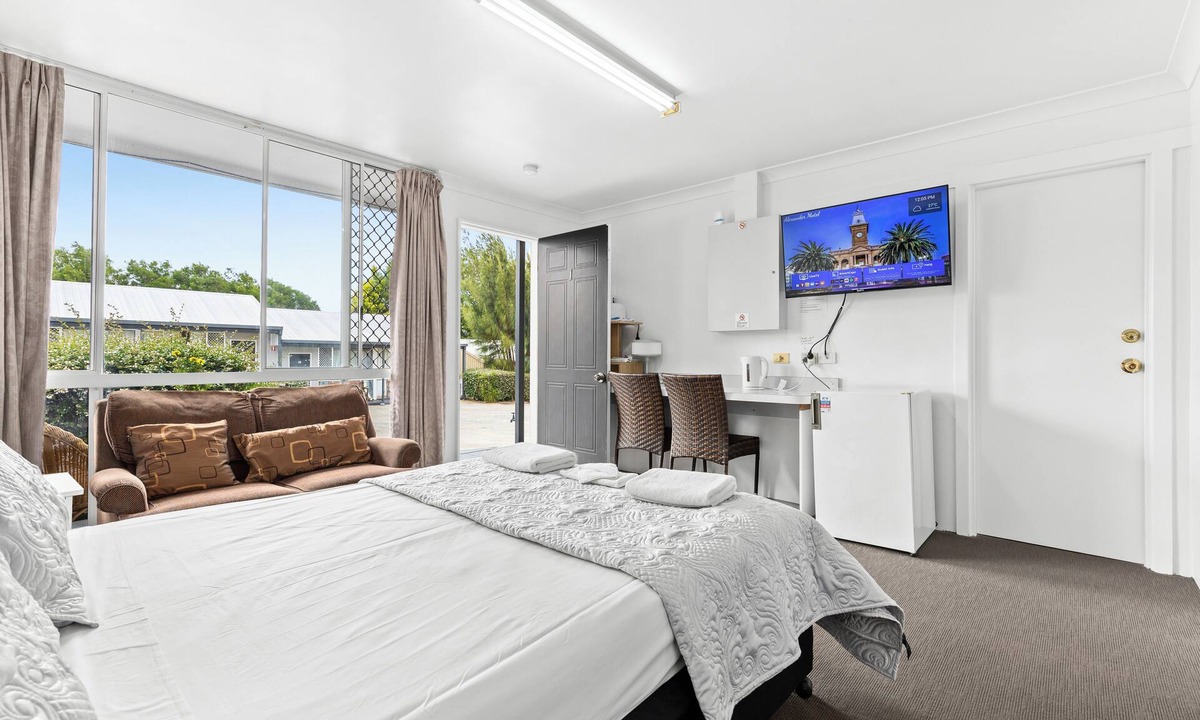 Warwick Hotel | Alexander Motel