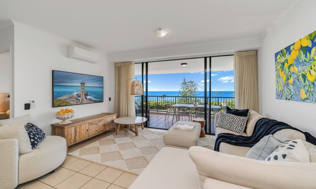 Alexandra Headland Apartment | Alexandra Headland Water Front Holiday Apartment with Wide Ocean Views