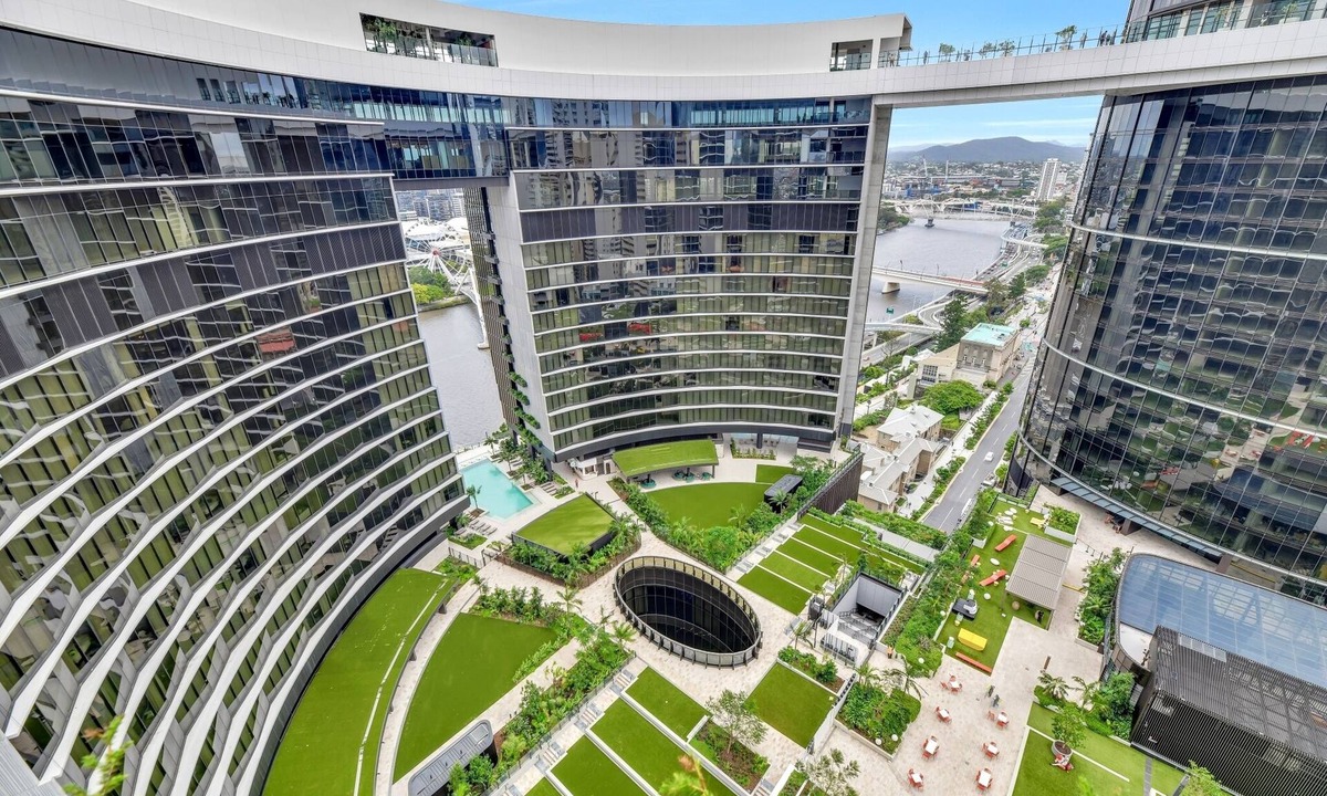 Brisbane Central Business District Apartment | Alluring Brisbane River View 3BR with Study