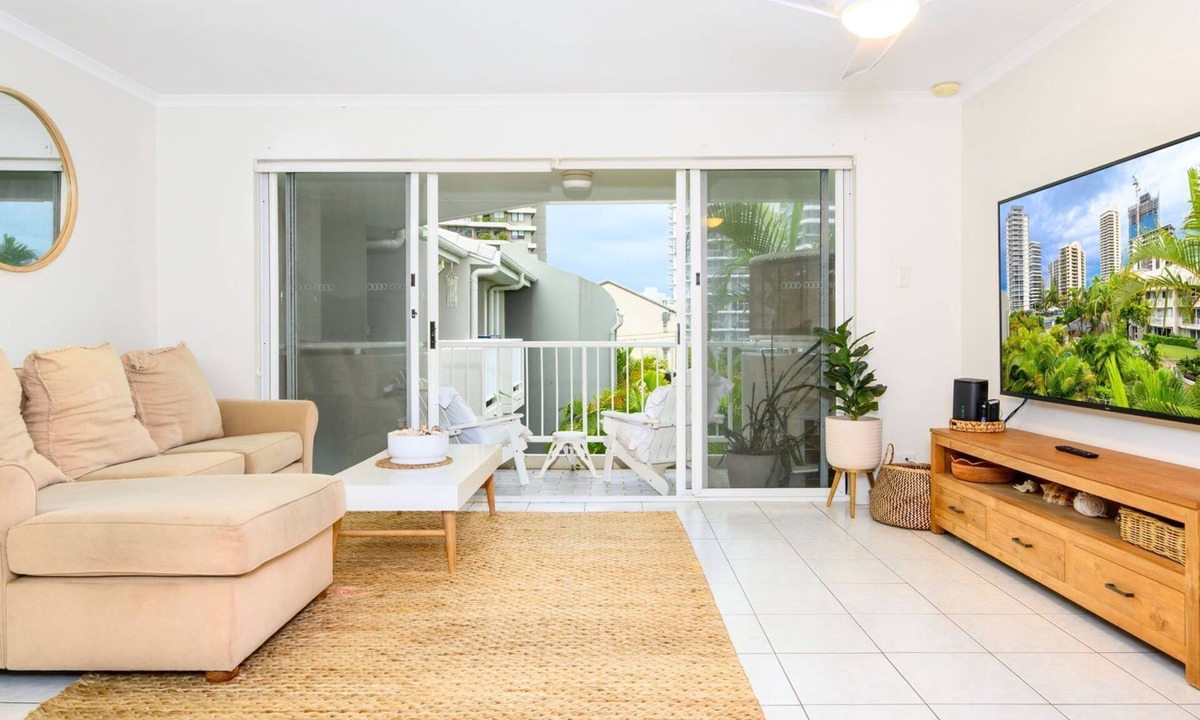 Main Beach Apartment | Aloha by the Beach - Sun, Sand, and Comfort