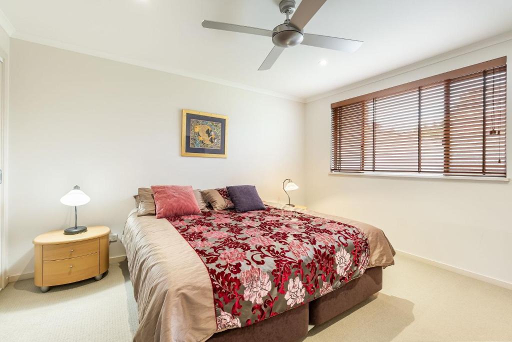 Iluka House | Amarco Spacious Riverfront with Sunset Views