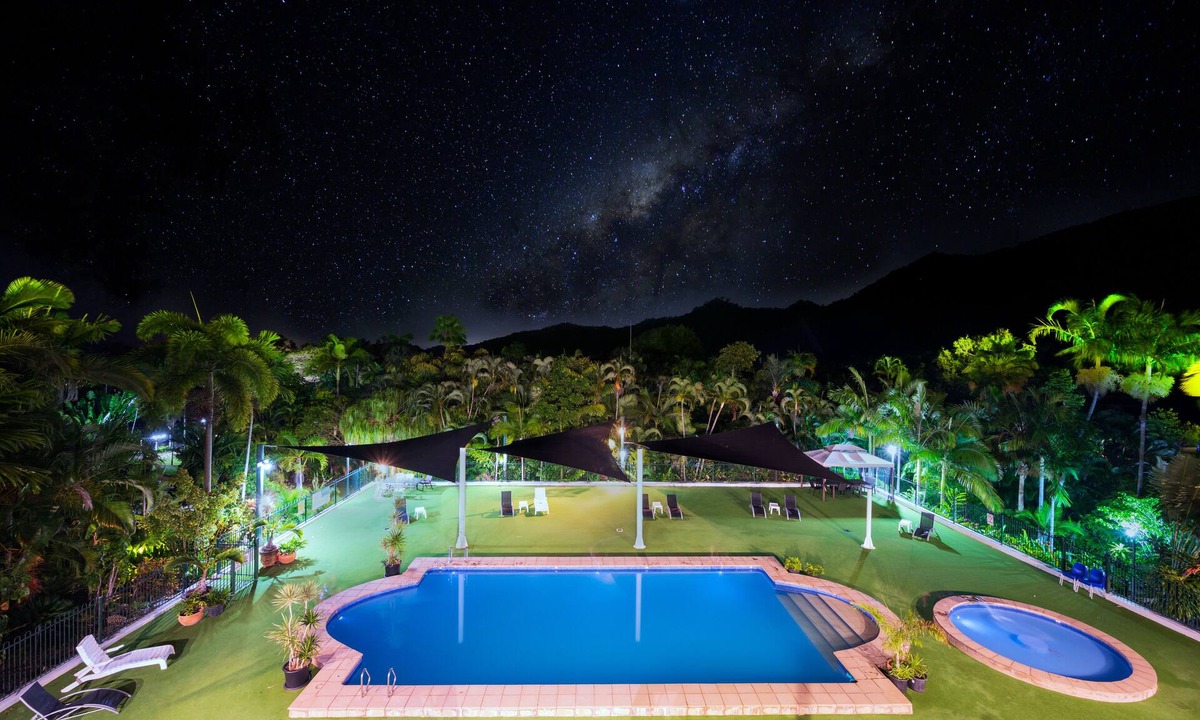 Nelly Bay Hotel | Amaroo Rainforest Resort