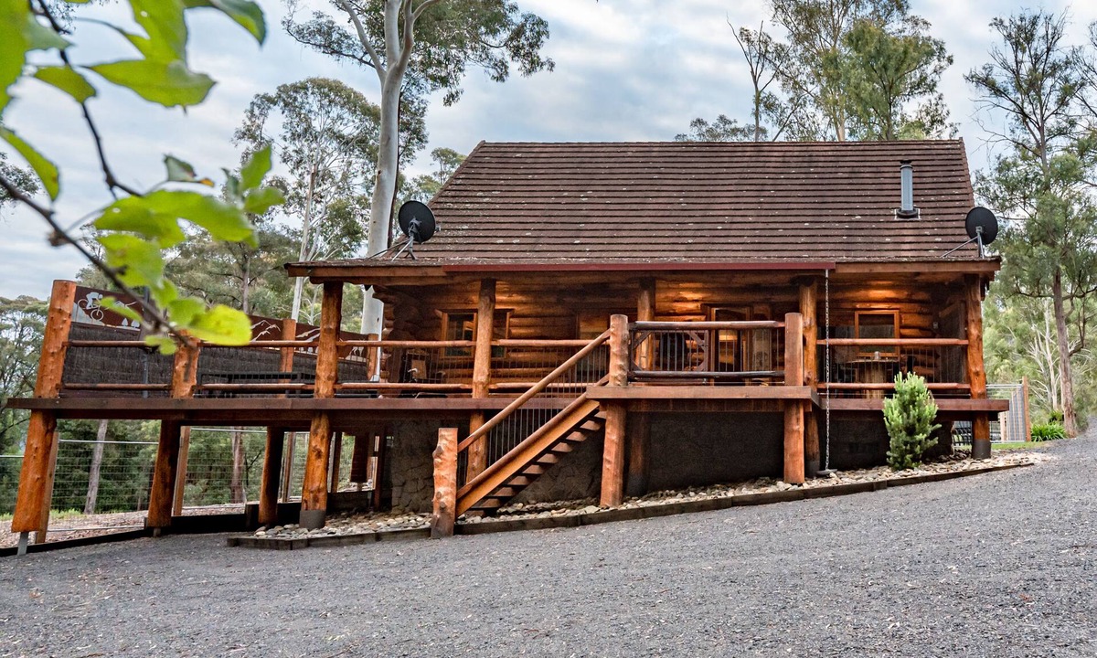 Sawmill Settlement House | Amaruq Log Cabin - Base of Mt Buller - Book Now For Winter!
