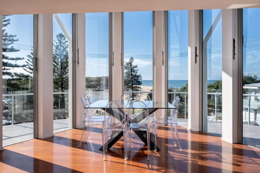 Currimundi Apartment | Amazing Currimundi Lakefront Ocean Penthouse