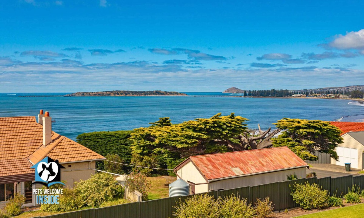 McCracken House | Amazing Ocean Views At This Exclusive 4 BR Holiday Home