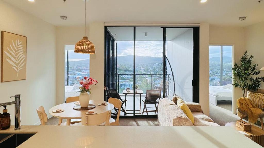 Toowong Apartment | Amazing Views 2BD 2BA Homey Toowong Abode Pool M29