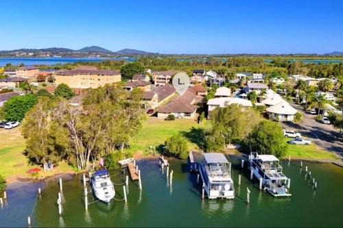 Tuncurry Apartment | Amber 18