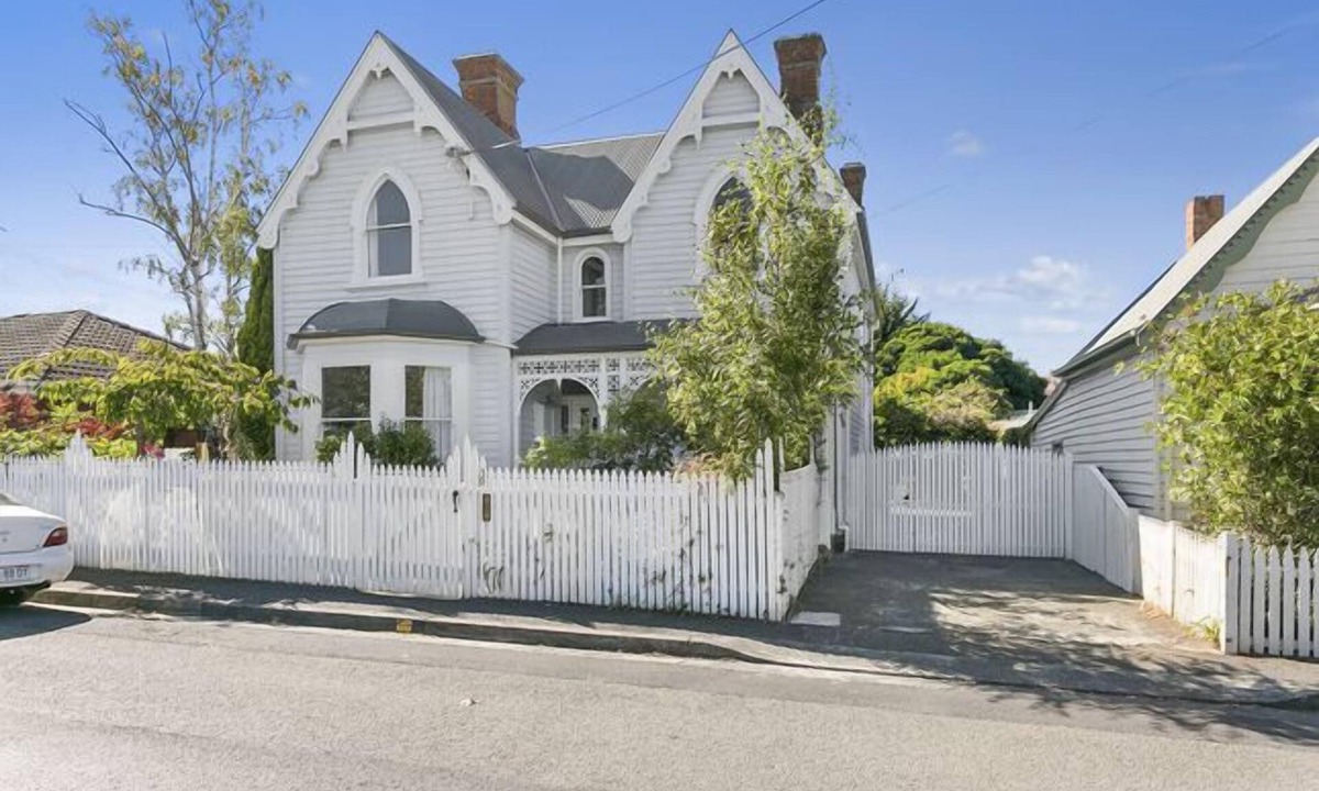 Hobart Central Business District House | Amberley - circa 1880's luxury Ideal larger groups 5 b’rooms sleeps 9