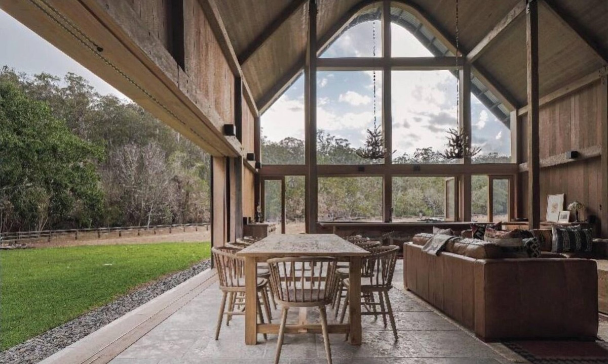 Pullen Vale House | An American Barn meets an Australian shed.
