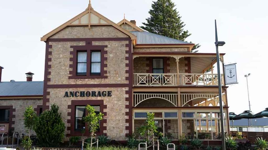 Victor Harbor Hotel | Anchorage Seafront Hotel