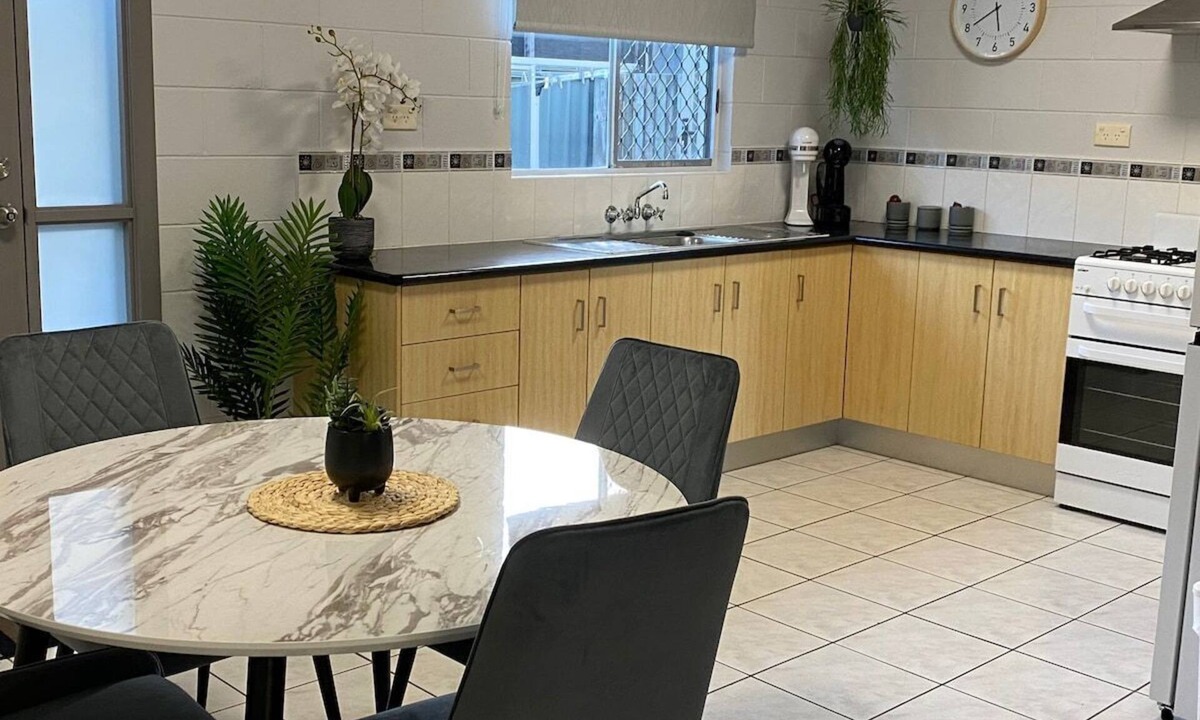 Andergrove Apartment | Andergrove Home with Leafy View with Wi-fi