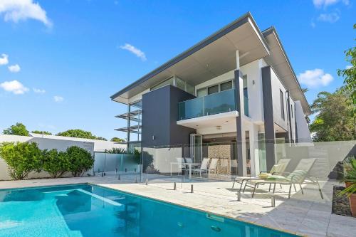 Sunshine Beach House | Anna Superbly Stylish Luxury Townhouse